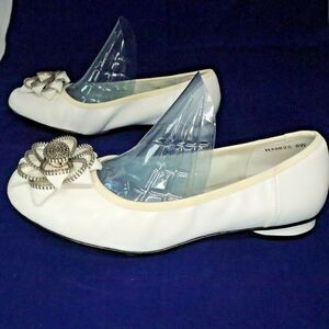 Ros Hommerson White Ballet Flats Shoes Womens Size 8W Zipper Rose Detail